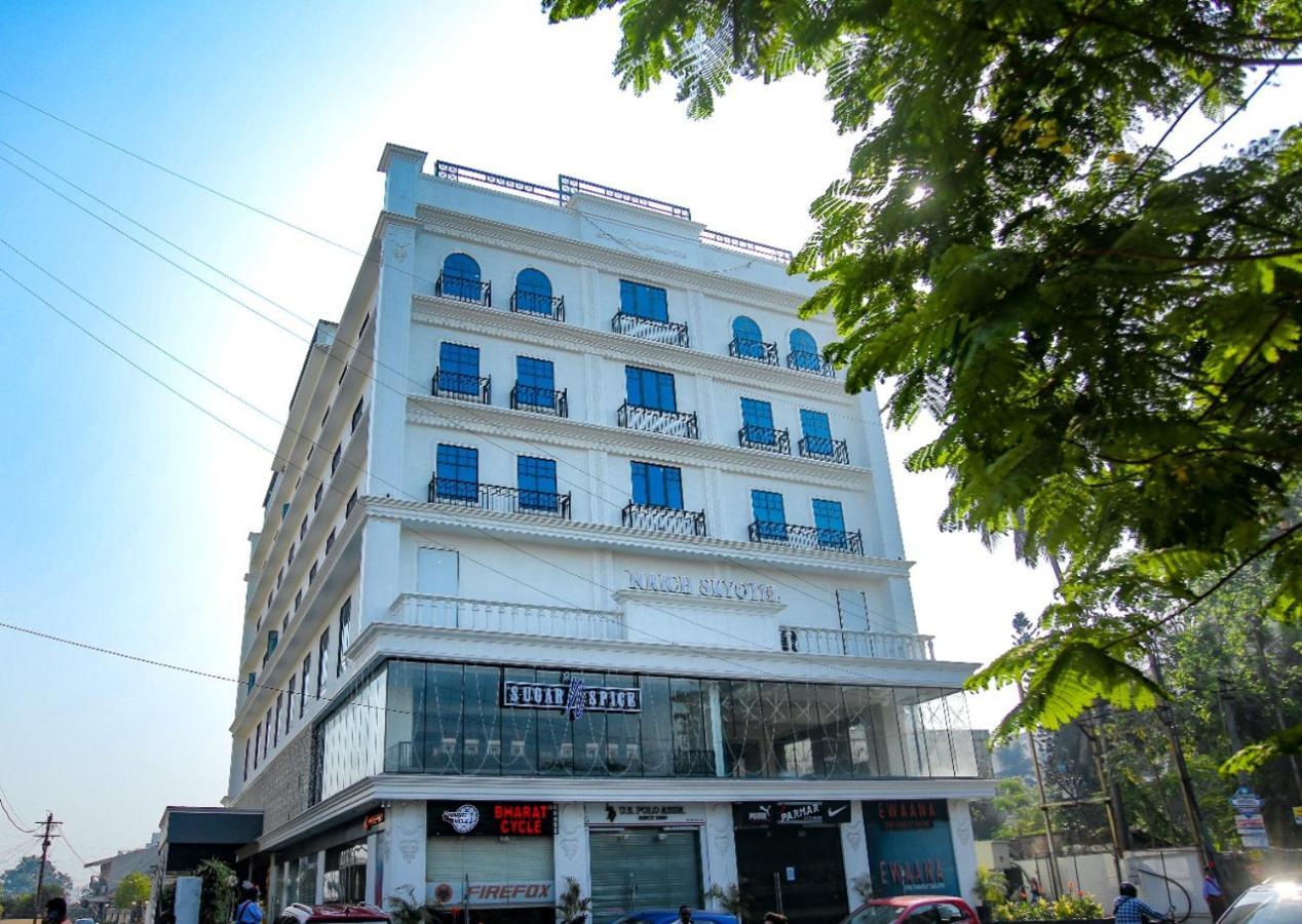 Navsari Nrich Skyotel מראה חיצוני תמונה