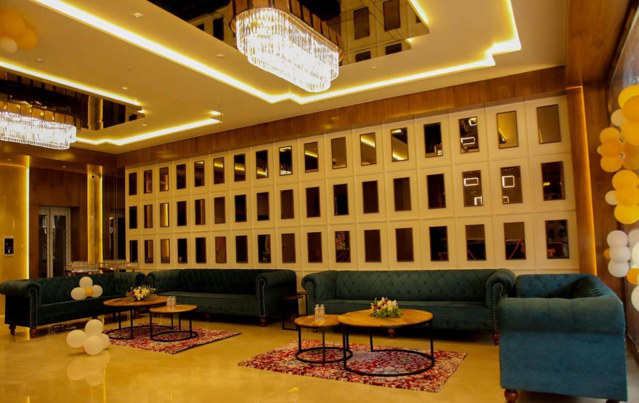Navsari Nrich Skyotel מראה חיצוני תמונה