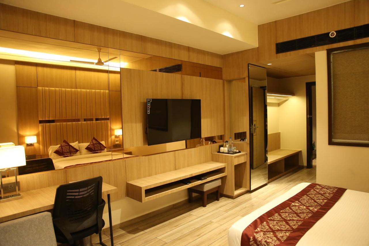 Navsari Nrich Skyotel מראה חיצוני תמונה