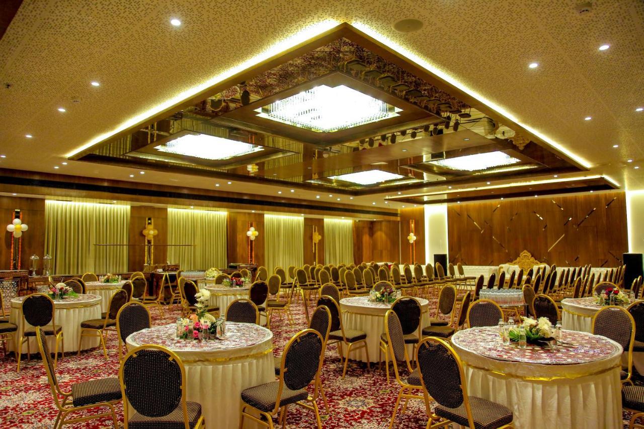 Navsari Nrich Skyotel מראה חיצוני תמונה