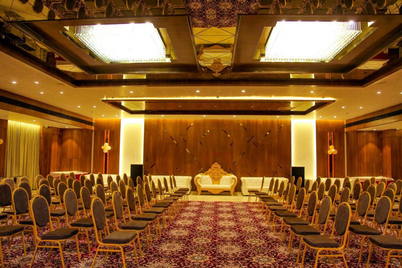 Navsari Nrich Skyotel מראה חיצוני תמונה